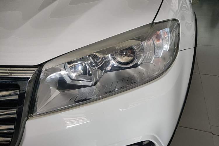 Used Haval H6 2017 Red-Label Sport Edition 1.5T Automatic Two-Wheel Drive Luxury Model Left Front Headlight