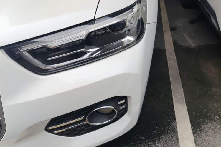 Used Haval H6 2017 Red Label 2.0T Automatic Two-Wheel Drive ZhiShang Model Left Front Headlight