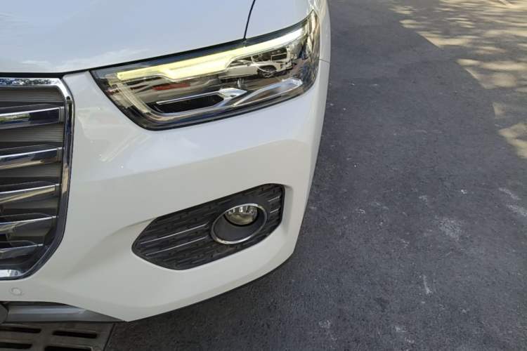 Used Haval H6 2017 Red Label 2.0T Automatic Two-Wheel Drive ZhiShang Model Left Front Headlight