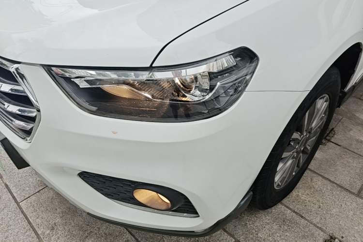 Used Haval H6 2017 Blue Label Sport Edition 1.5T Automatic Two-Wheel Drive Luxury Model Left Front Headlight
