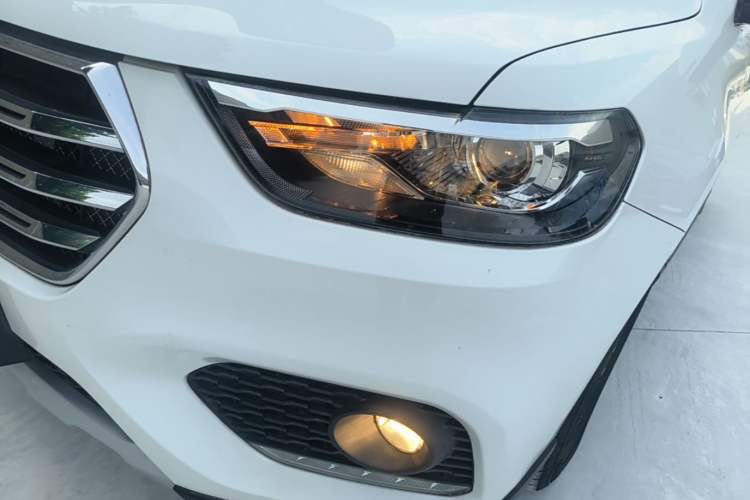 Used Haval H6 2017 Blue Label Sport Edition 1.5T Automatic Two-Wheel Drive Luxury Model Left Front Headlight