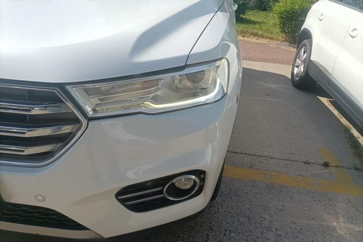 Used Haval H6 2017 Blue Label 1.5T Automatic Two-Wheel Drive ZhiShang Model Left Front Headlight