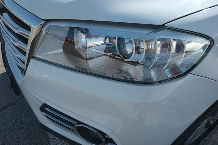 Used Haval H6 2017 Red-Label Sport Edition 1.5T Manual Two-Wheel Drive Elite Model Left Front Headlight