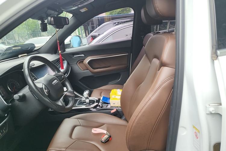 Used Haval H6 2017 Red Label 2.0T Automatic Two-Wheel Drive ZhiShang Model Left Front Seat