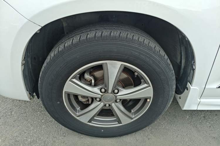 Used Haval H6 2017 Classic Edition 1.5T Automatic Two-Wheel Drive Elite Model Left Front Wheel Hub