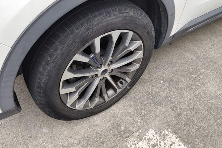 Used Haval H6 2017 Blue Label 2.0T Automatic Two-Wheel Drive Leading Model Left Front Wheel Hub