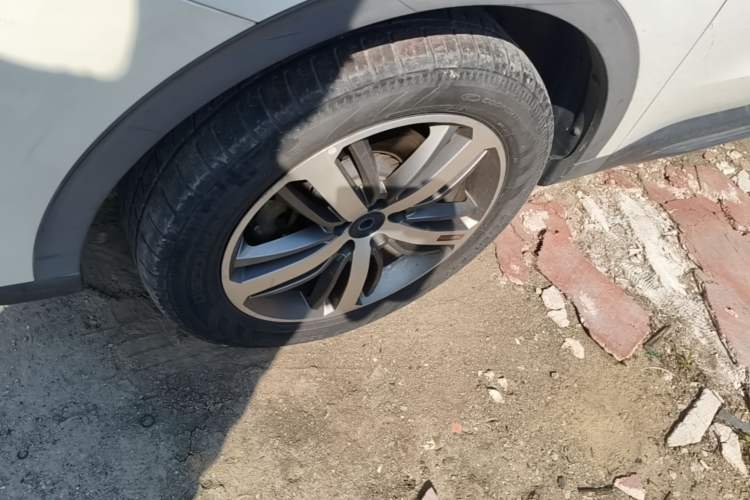 Used Haval H6 2017 Red Label 2.0T Automatic Two-Wheel Drive ZhiShang Model Left Front Wheel Hub
