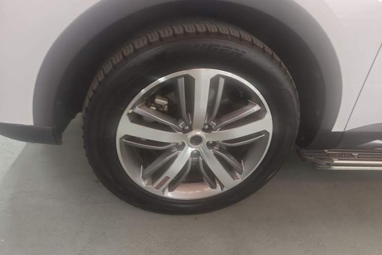 Used Haval H6 2017 Red Label 2.0T Automatic Two-Wheel Drive ZhiShang Model Left Front Wheel Hub