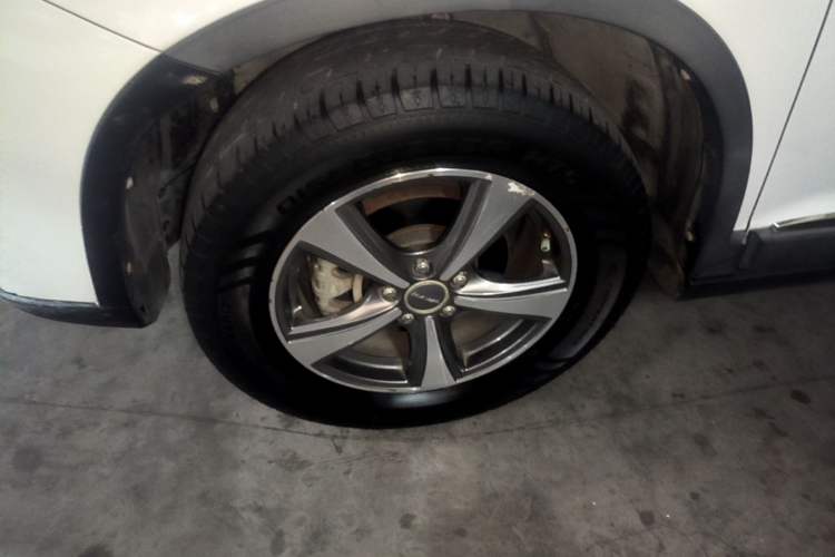 Used Haval H6 2017 Red-Label Sport Edition 1.5T Manual Two-Wheel Drive Elite Model Left Front Wheel Hub