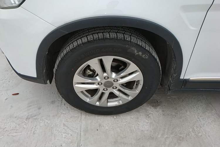 Used Haval H6 2017 Red-Label Sport Edition 1.5T Manual 4x4 Elite Model Left Front Wheel Hub