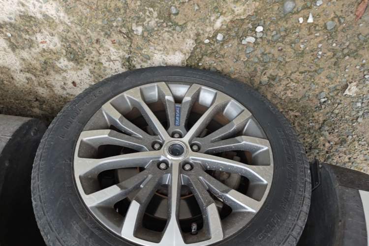 Used Haval H6 2017 Blue Label 2.0T Automatic Two-Wheel Drive Smart Edition Left Front Wheel Hub