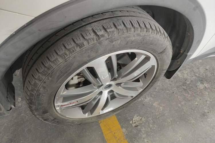 Used Haval H6 2017 Red Label 2.0T Automatic Two-Wheel Drive ZhiShang Model Left Front Wheel Hub