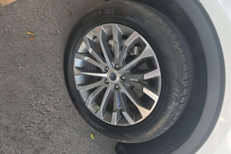 Used Haval H6 2017 Blue Label 1.5T Automatic Two-Wheel Drive ZhiShang Model Left Front Wheel Hub