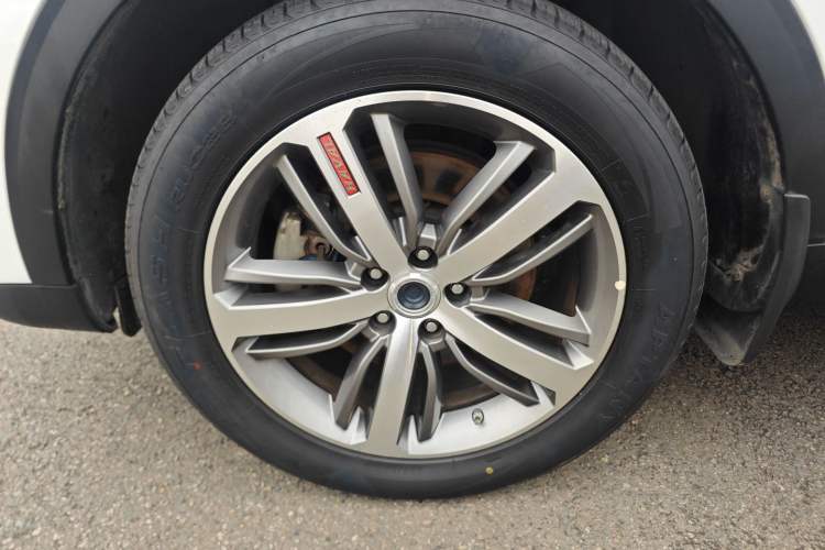 Used Haval H6 2017 Red Label 2.0T Automatic Two-Wheel Drive ZhiShang Model Left Front Wheel Hub