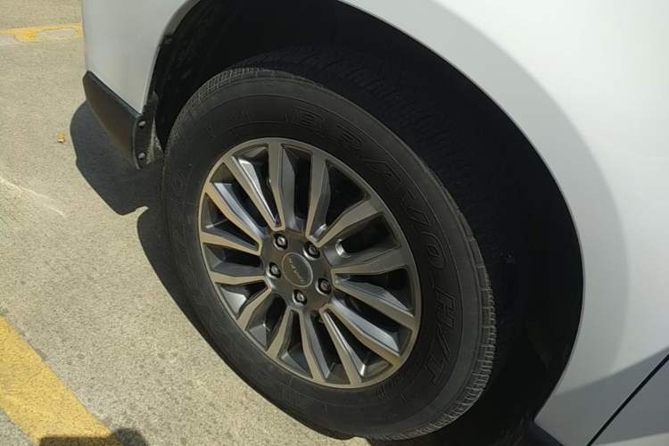 Used Haval H6 2017 Blue Label Sport Edition 1.5T Automatic Two-Wheel Drive Luxury Model Left Front Wheel Hub