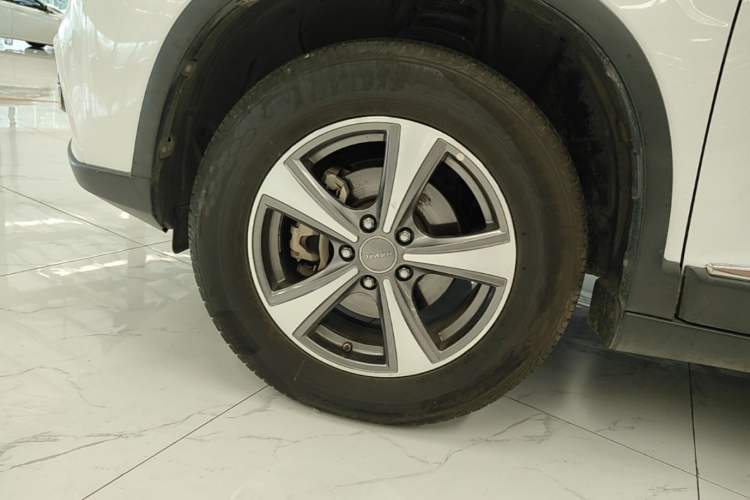 Used Haval H6 2017 Red-Label Sport Edition 1.5T Manual Two-Wheel Drive Elite Model Left Front Wheel Hub