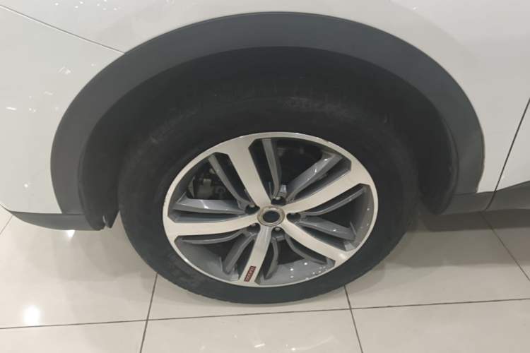 Used Haval H6 2017 Red Label 2.0T Automatic Two-Wheel Drive ZhiShang Model Left Front Wheel Hub