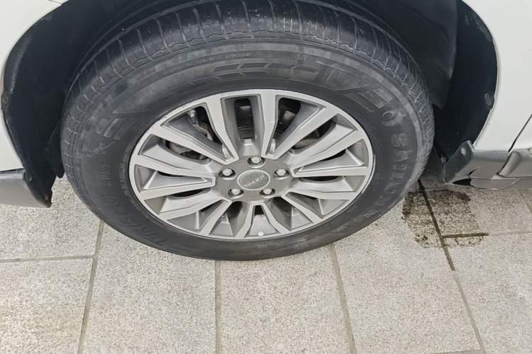 Used Haval H6 2017 Blue Label Sport Edition 1.5T Automatic Two-Wheel Drive Luxury Model Left Front Wheel Hub