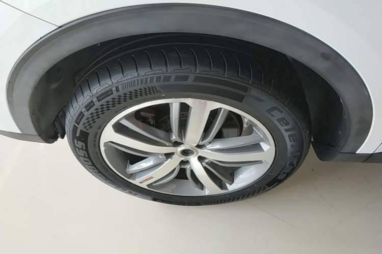 Used Haval H6 2017 Red Label 2.0T Automatic Two-Wheel Drive ZhiShang Model Left Front Wheel Hub