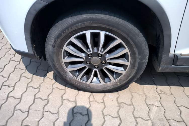 Used Haval H6 2017 Red-Label Sport Edition 1.5T Automatic Two-Wheel Drive Luxury Model Left Front Wheel Hub