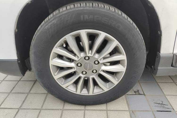Used Haval H6 2017 Revised Blue-Label Sport Version 1.5T Automatic Two-Wheel Drive Luxury Trim Left Front Wheel Hub