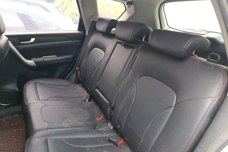 Used Haval H6 2017 Restyled Red-Label Sport Version 1.5T Automatic Two-Wheel Drive Luxury Trim Left Rear Seat