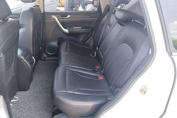 Used Haval H6 2017 Restyled Red-Label Sport Version 1.5T Automatic Two-Wheel Drive Luxury Trim Left Rear Seat