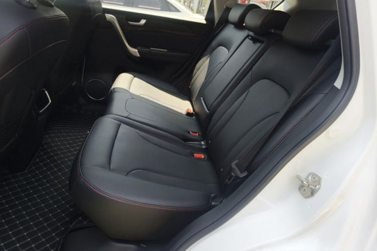 Used Haval H6 2017 Red-Label Sport Edition 1.5T Manual Two-Wheel Drive Elite Model Left Rear Seat