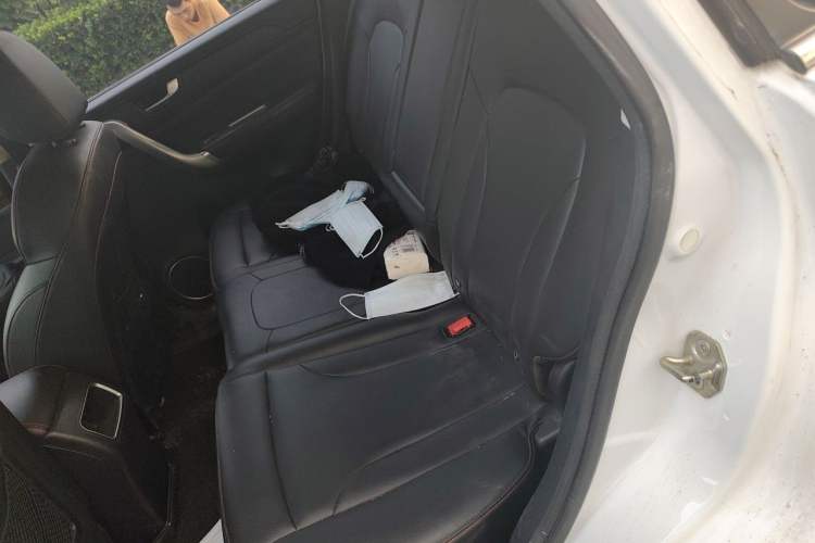 Used Haval H6 2017 Red-Label Sport Edition 1.5T Manual Two-Wheel Drive Elite Model Left Rear Seat