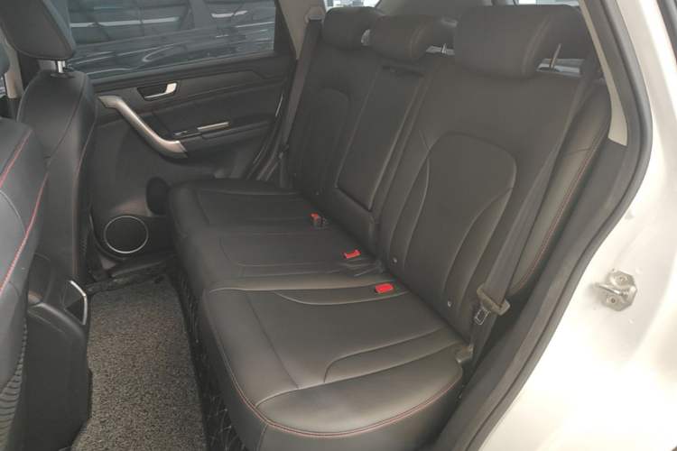 Used Haval H6 2017 Red-Label Sport Edition 1.5T Manual Two-Wheel Drive Elite Model Left Rear Seat