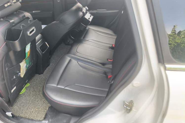 Used Haval H6 2017 Red-Label Sport Edition 1.5T Manual Two-Wheel Drive Elite Model Left Rear Seat