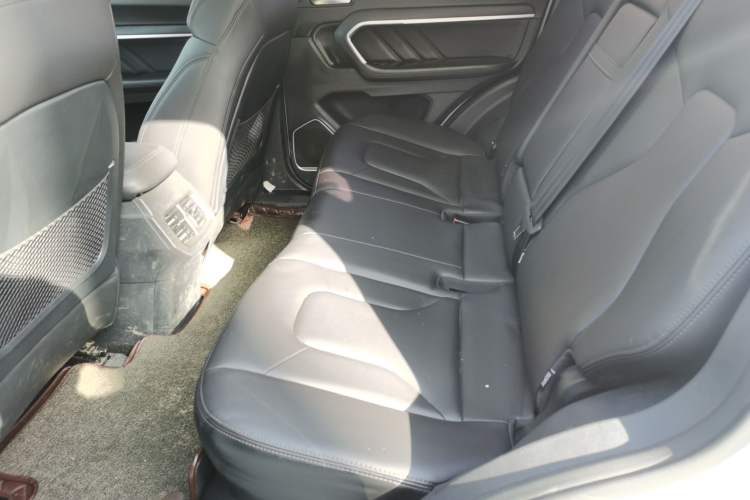 Used Haval H6 2017 Red Label 2.0T Automatic Two-Wheel Drive ZhiShang Model Left Rear Seat