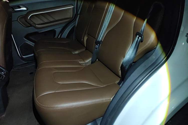 Used Haval H6 2017 Red Label 2.0T Automatic Two-Wheel Drive ZhiShang Model Left Rear Seat