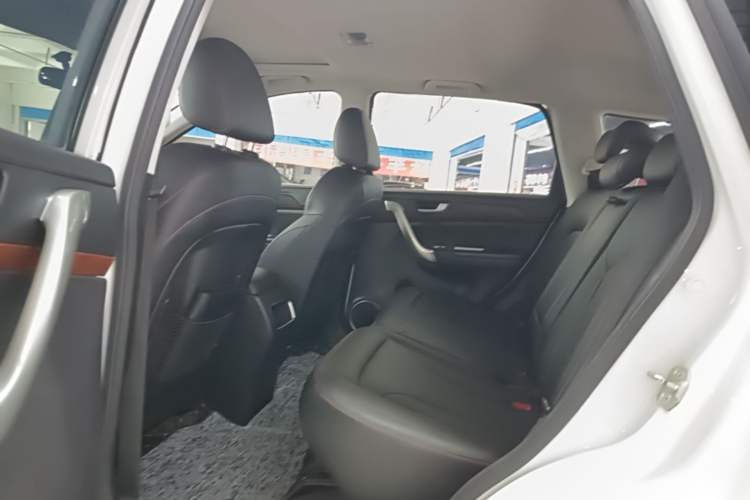 Used Haval H6 2017 Red-Label Sport Edition 1.5T Manual Two-Wheel Drive Elite Model Left Rear Seat