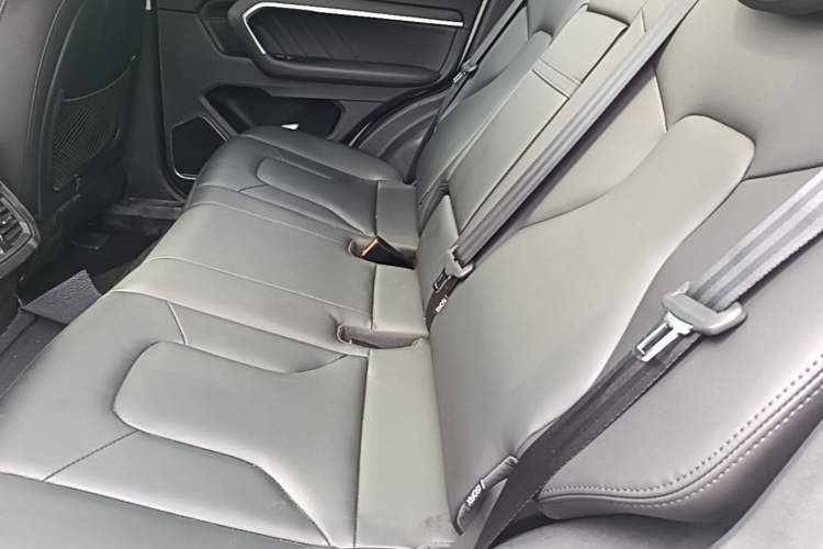 Used Haval H6 2017 Blue Label 2.0T Automatic Two-Wheel Drive Smart Edition Left Rear Seat