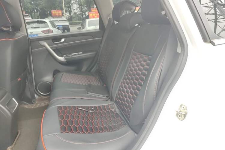 Used Haval H6 2017 Revised Blue-Label Sport Version 1.5T Automatic Two-Wheel Drive Luxury Trim Left Rear Seat