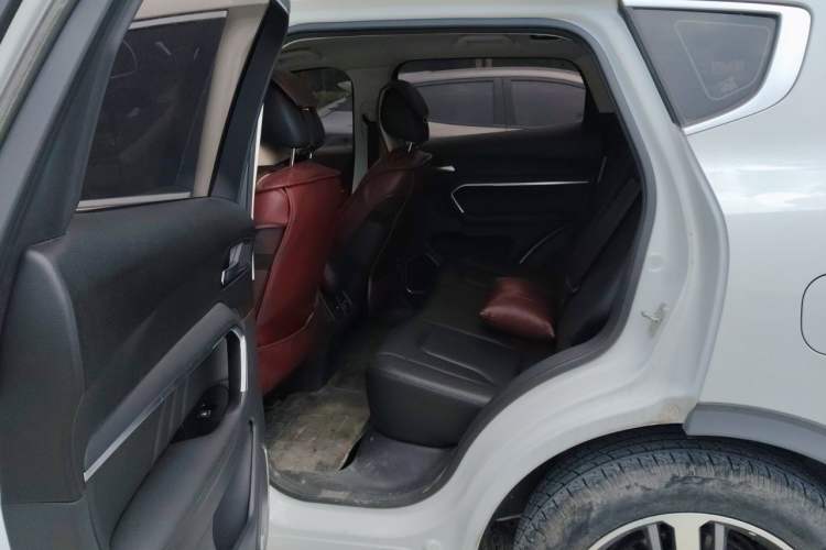 Used Haval H6 2017 Red Label 2.0T Automatic Two-Wheel Drive ZhiShang Model Left Rear Seat