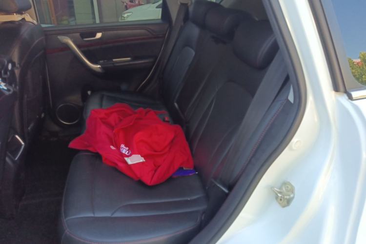 Used Haval H6 2017 Red-Label Sport Edition 1.5T Manual Two-Wheel Drive Elite Model Left Rear Seat