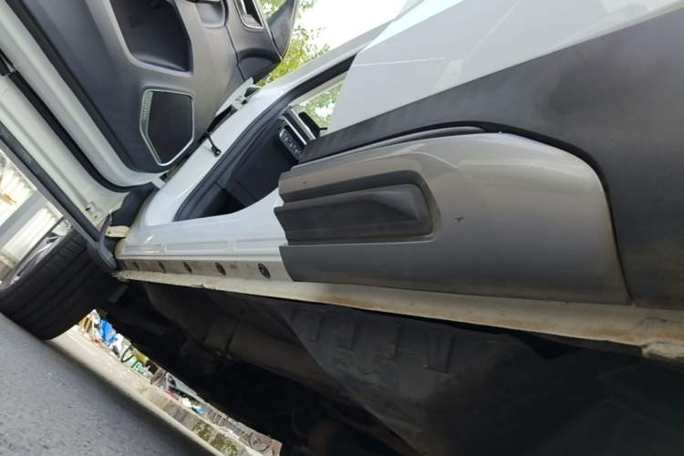 Used Haval H6 2017 Red Label 2.0T Automatic Two-Wheel Drive ZhiShang Model Left Side Sill