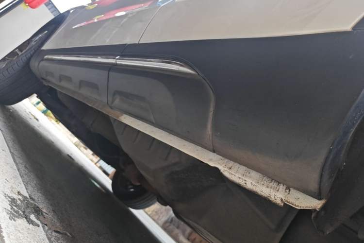 Used Haval H6 2017 Blue Label 2.0T Automatic Two-Wheel Drive Smart Edition Left Side Sill