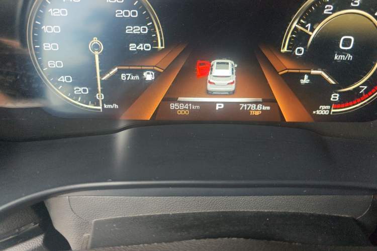 Used Haval H6 2017 Blue Label 2.0T Automatic Two-Wheel Drive Leading Model Odometer Close Up