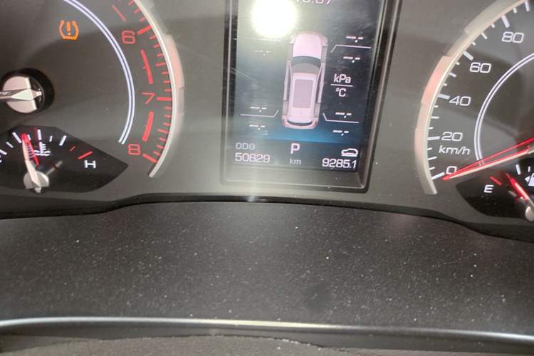 Used Haval H6 2017 Red Label 2.0T Automatic Two-Wheel Drive ZhiShang Model Odometer Close Up