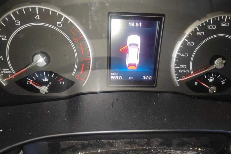Used Haval H6 2017 Red Label 2.0T Automatic Two-Wheel Drive ZhiShang Model Odometer Close Up
