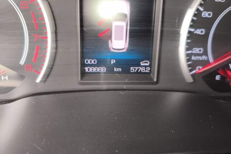 Used Haval H6 2017 Red Label 2.0T Automatic Two-Wheel Drive ZhiShang Model Odometer Close Up