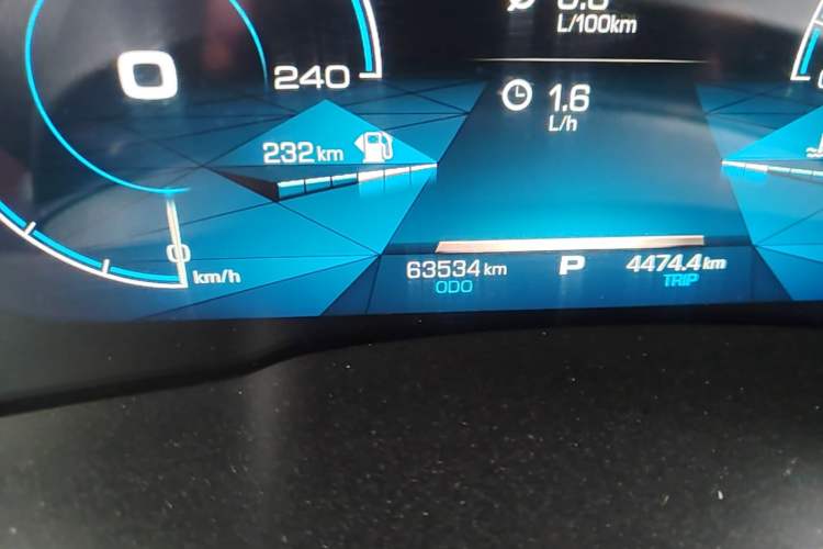Used Haval H6 2017 Red Label 2.0T Automatic Two-Wheel Drive ZhiShang Model Odometer Close Up