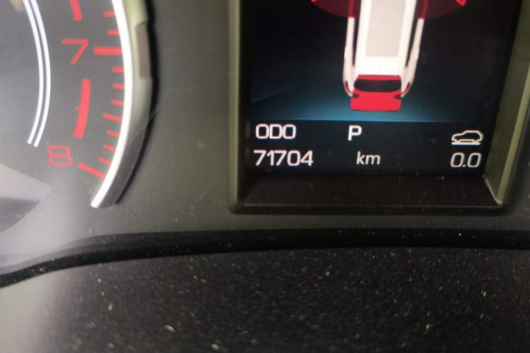 Used Haval H6 2017 Red Label 2.0T Automatic Two-Wheel Drive ZhiShang Model Odometer Close Up