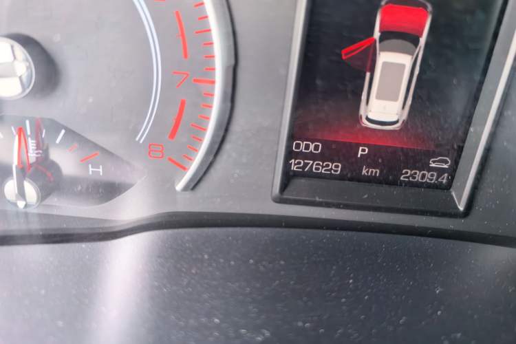Used Haval H6 2017 Red Label 2.0T Automatic Two-Wheel Drive ZhiShang Model Odometer Close Up