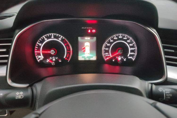 Used Haval H6 2017 Red Label 2.0T Automatic Two-Wheel Drive ZhiShang Model Odometer Close Up
