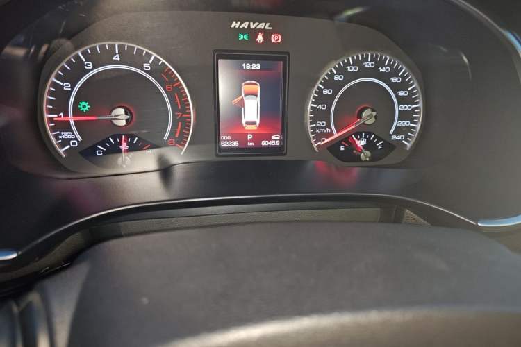 Used Haval H6 2017 Red Label 2.0T Automatic Two-Wheel Drive ZhiShang Model Odometer Close Up