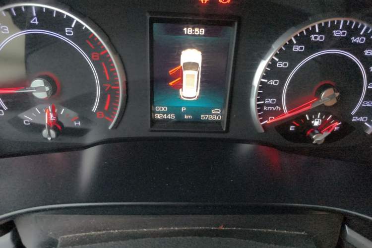 Used Haval H6 2017 Blue Label 2.0T Automatic Two-Wheel Drive Luxury Model Odometer Close Up
